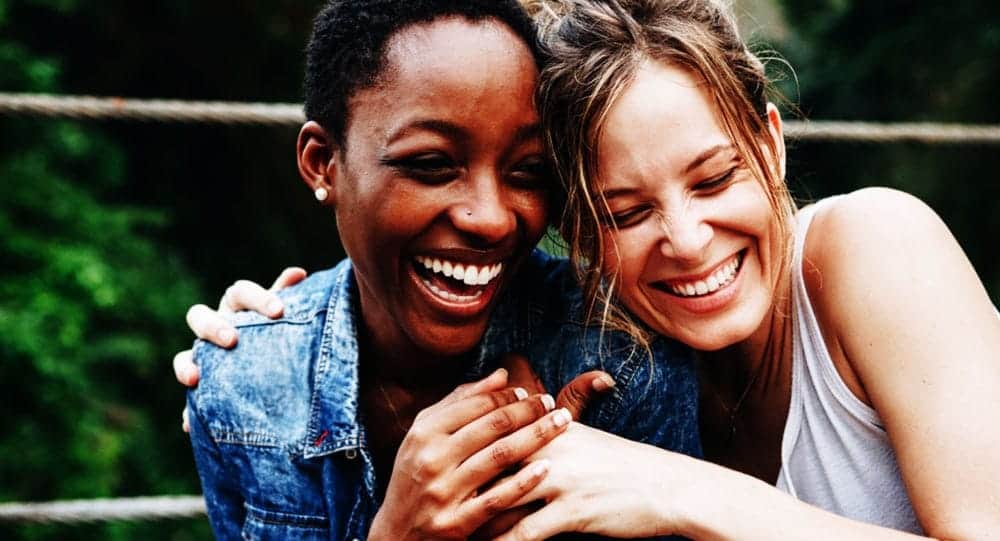15 Awkward Things That Only Women With Curvy Figures Can Relate To