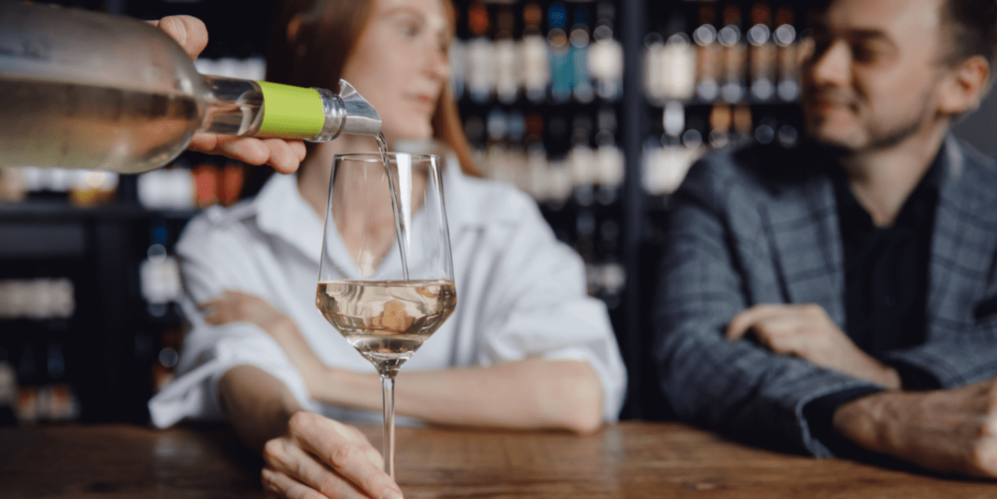 Dating Expert explains why men should not split the bill in dates