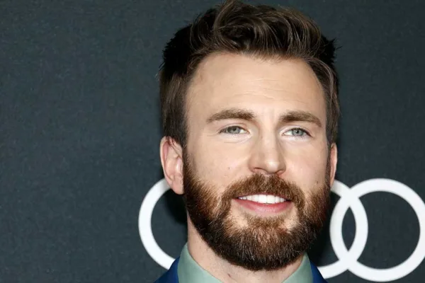 Chris Evans Named ‘Most Attractive Man Alive’ in People Magazine’s 2022 Update