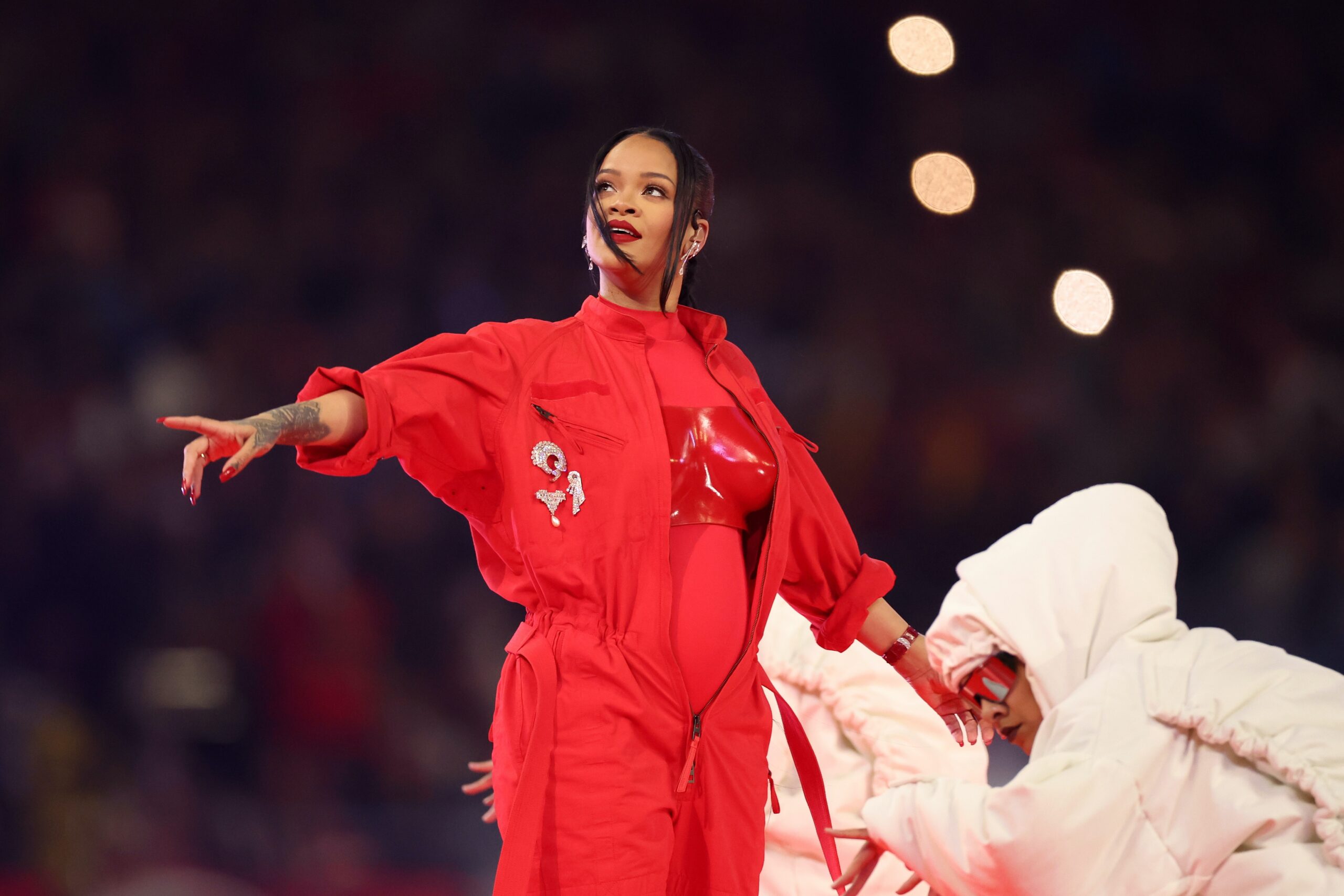 Rihanna’s Super Bowl Backup Dancers Didn’t Know She Was Pregnant Before her Performance