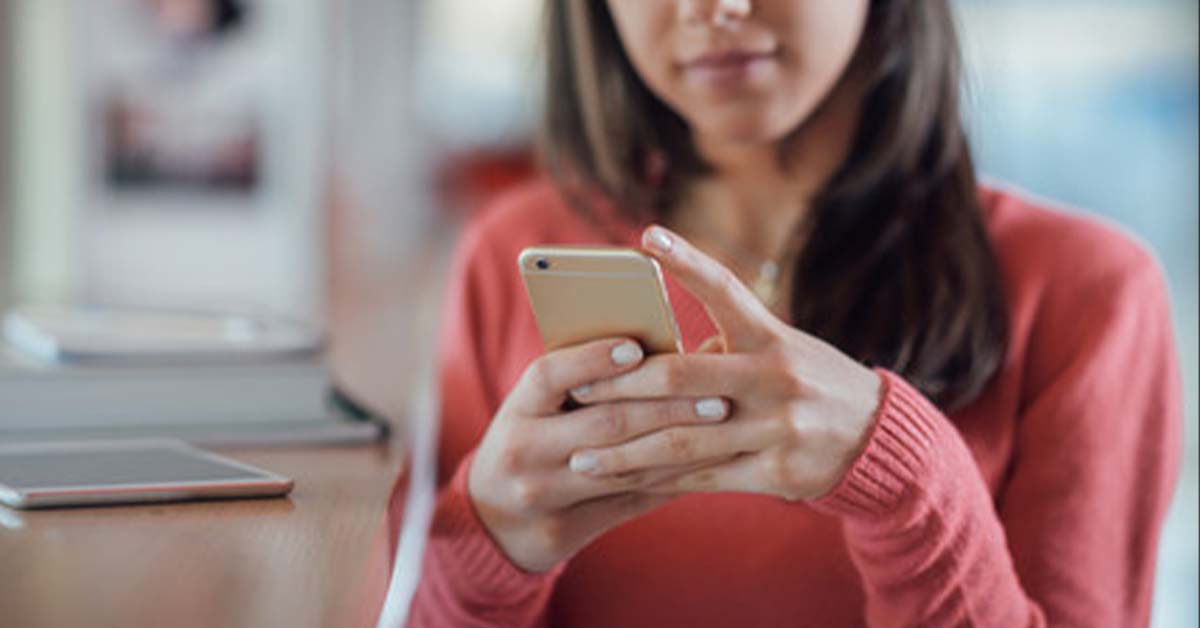 7 Text Messages You Get If He Really Misses You