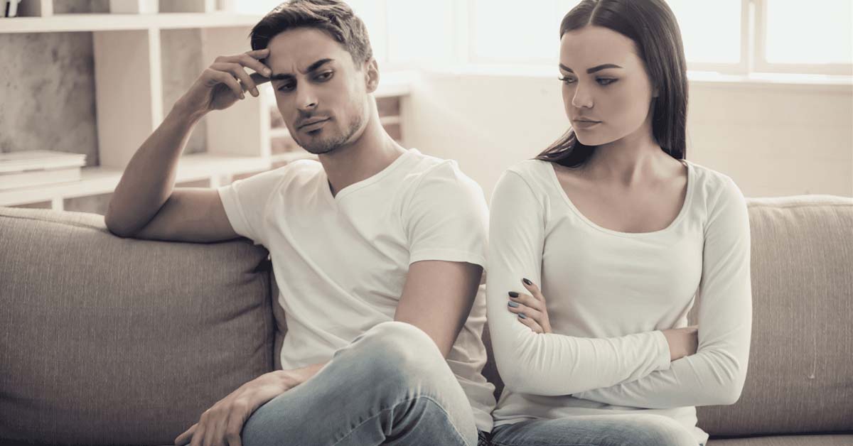 10 Body Language Signs He Doesn’t Like You