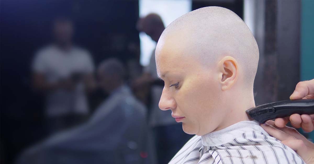 Dad Shaves His Daughter’s Hair After She Made Fun and Pulled the Wig of a Classmate With Cancer
