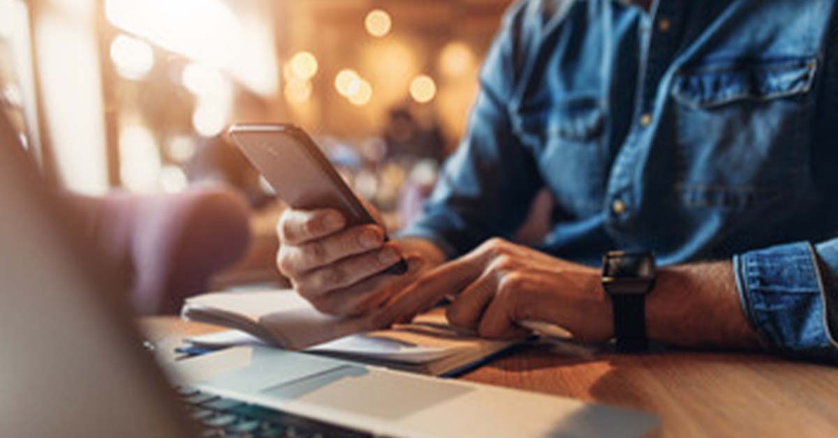 This Is Why You Should Keep Your Relationship Off Social Media