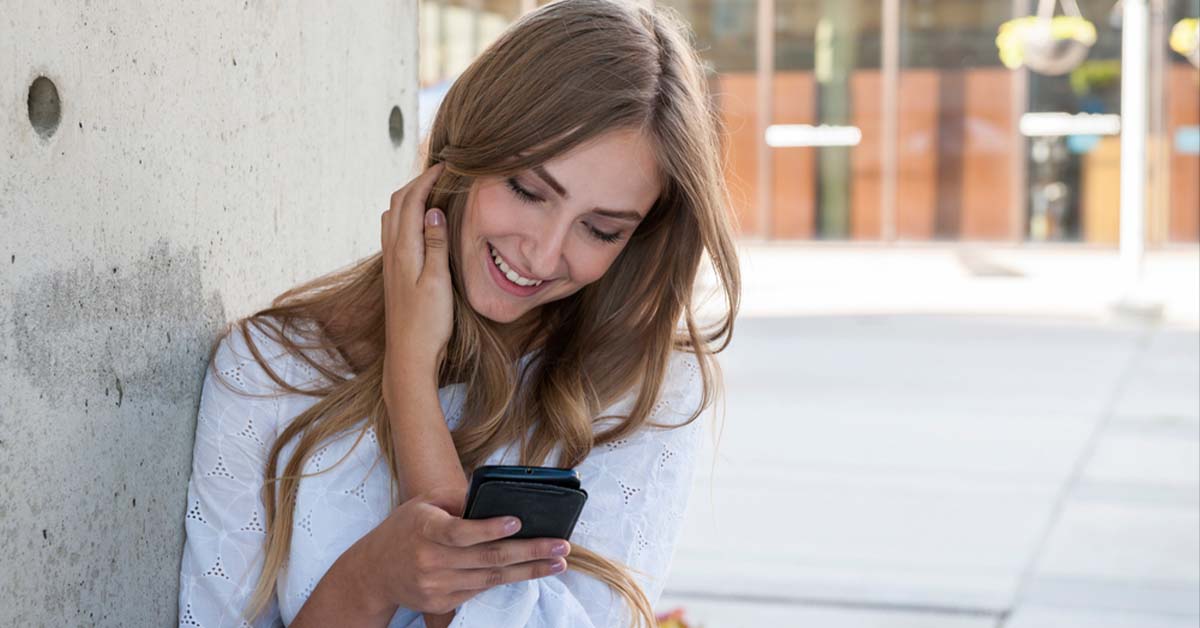 10 Signs He Likes You Through Text