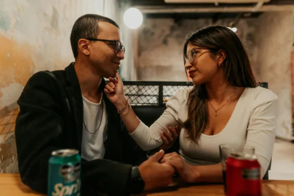 10 Signs You’re Attracting a Man Without Trying Too Hard