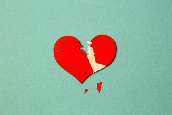Signs a Woman No Longer Loves You in Your Relationship