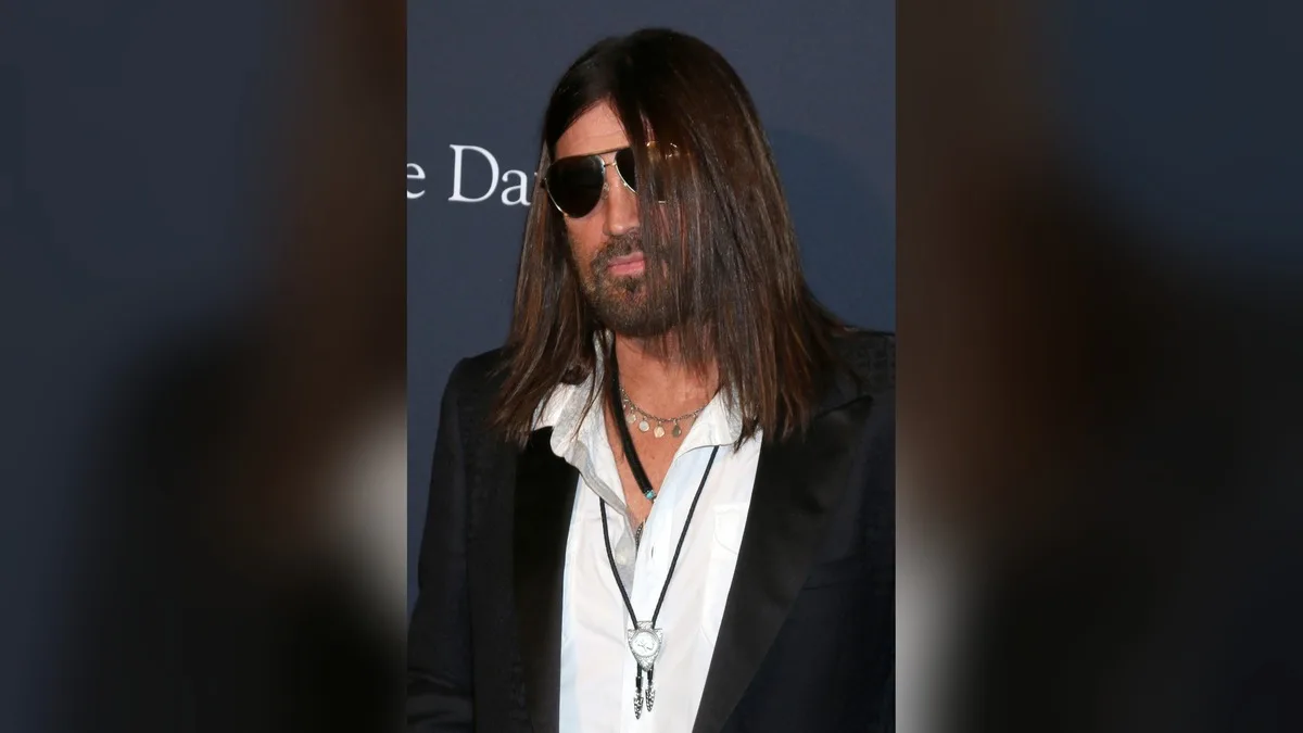 Elizabeth Hurley Reveals Plans to Live with Billy Ray Cyrus