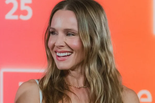 Kristen Bell Reveals Dax Shepard’s Unique Flirting Style